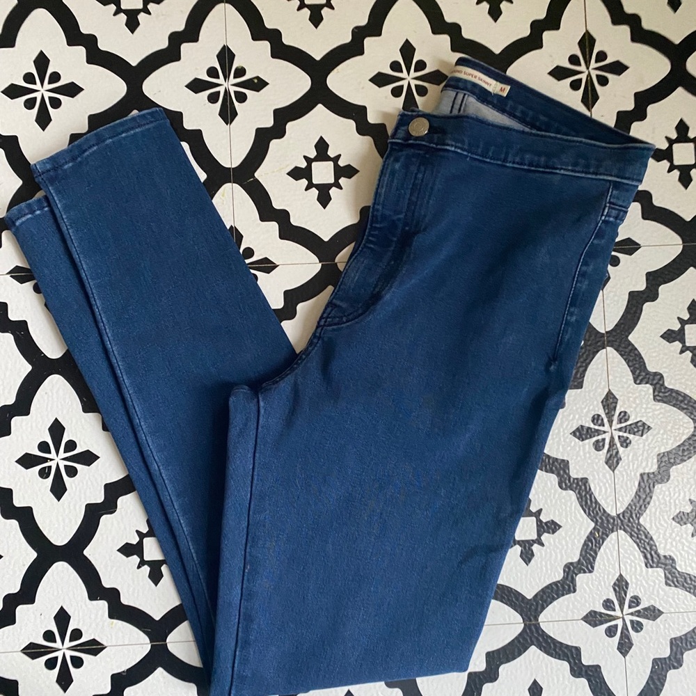 Levi’s Runaround Super Skinny Medium Wash Jeans